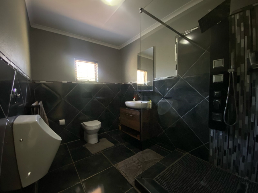 6 Bedroom Property for Sale in Protea Park North West